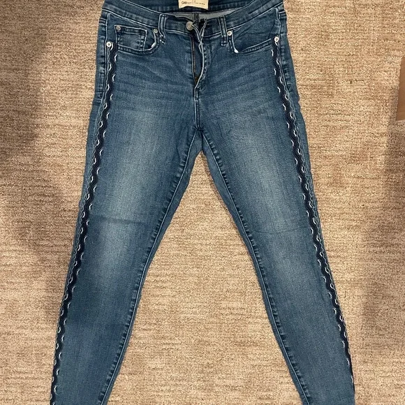 Embroidered Gap Skinny Jeans - Picture 2 of 4